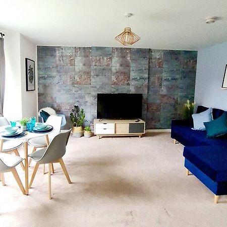 Stylish 2 Bedroom Apartment / Free Gated Parking Глазгоу Екстериор снимка