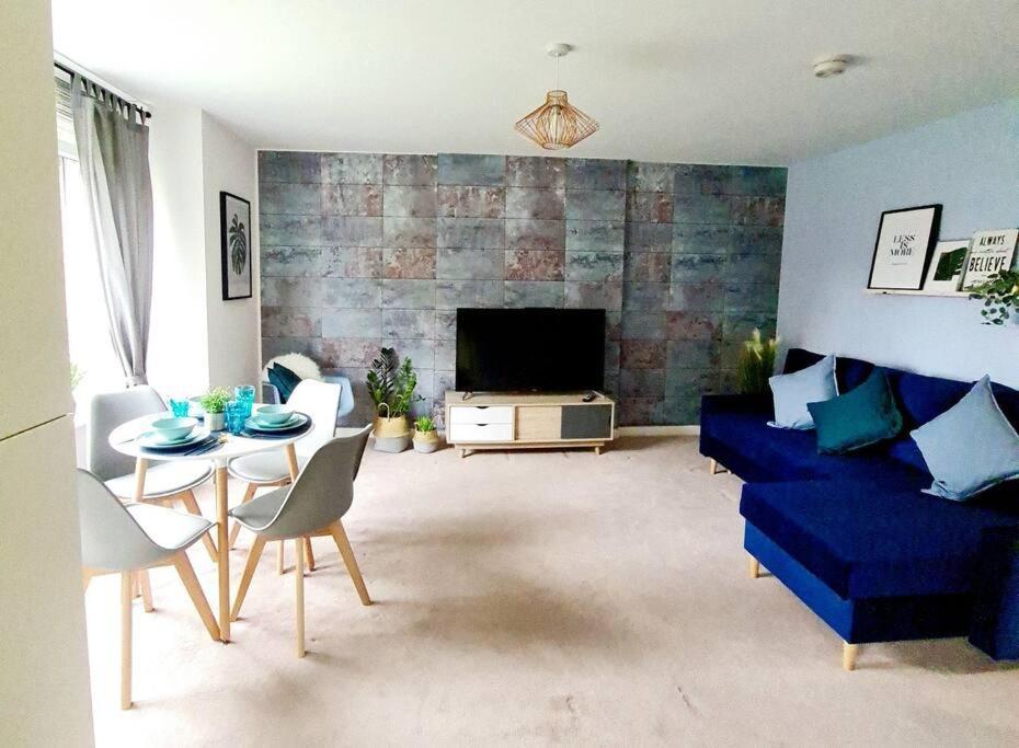 Stylish 2 Bedroom Apartment / Free Gated Parking Глазгоу Екстериор снимка