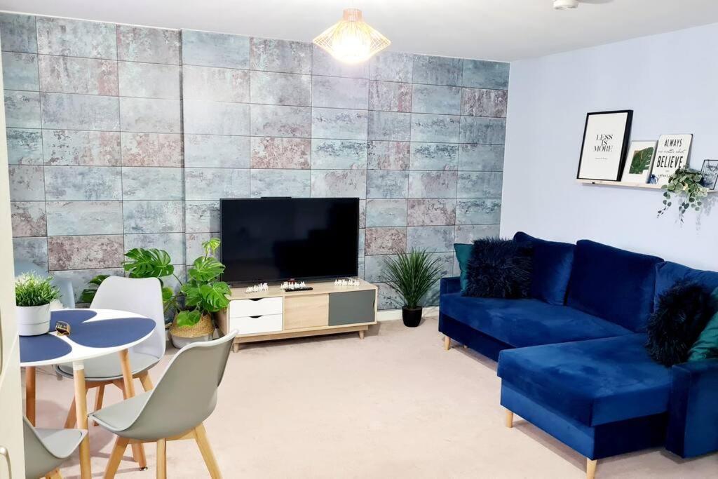 Stylish 2 Bedroom Apartment / Free Gated Parking Глазгоу Екстериор снимка