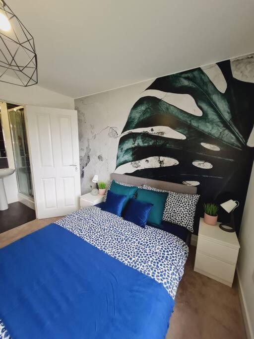 Stylish 2 Bedroom Apartment / Free Gated Parking Глазгоу Екстериор снимка