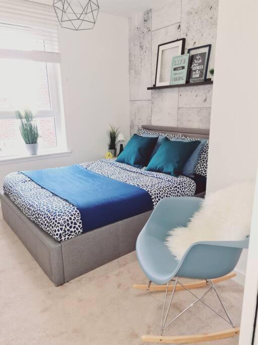 Stylish 2 Bedroom Apartment / Free Gated Parking Глазгоу Екстериор снимка